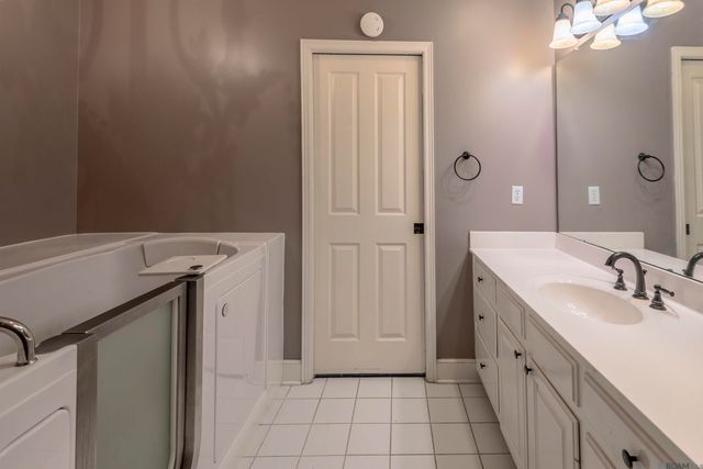 1223 E Stanwick Pl, Saint George, LA 70810