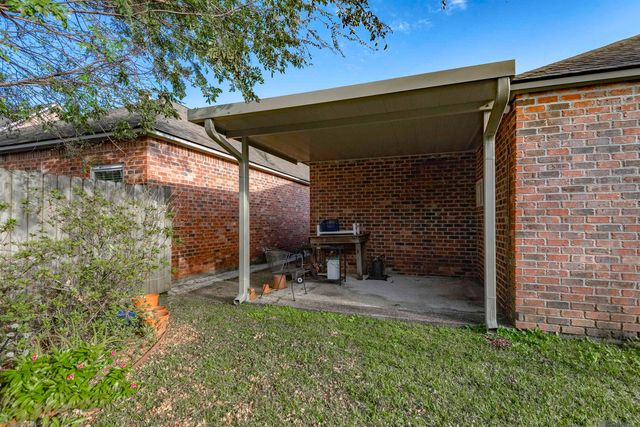 1223 E Stanwick Pl, Saint George, LA 70810