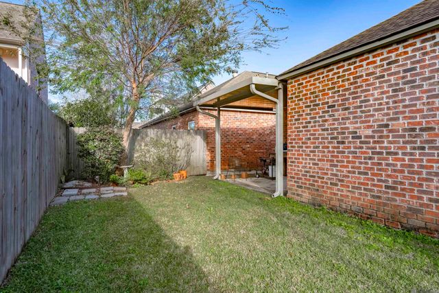 1223 E Stanwick Pl, Saint George, LA 70810