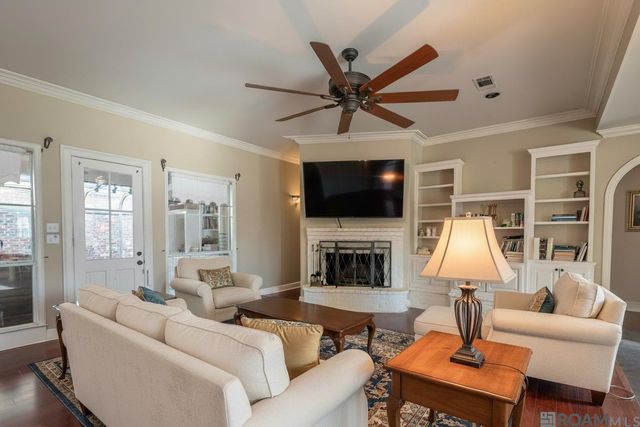 1223 E Stanwick Pl, Saint George, LA 70810