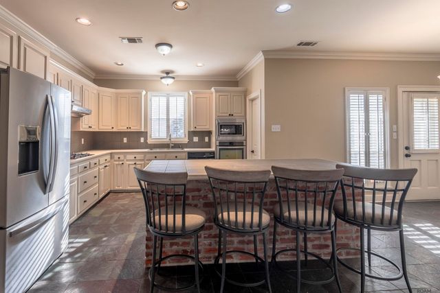 1223 E Stanwick Pl, Saint George, LA 70810