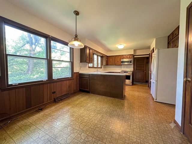 1009 Anne Road, Naperville, IL 60540