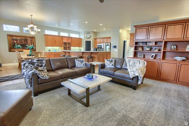 1653 E CRESCENT VIEW CIRCLE CIR, Sandy, UT 84092