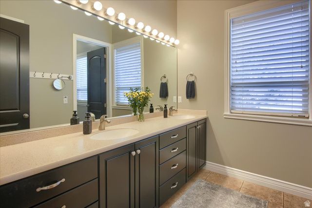 1653 E CRESCENT VIEW CIRCLE CIR, Sandy, UT 84092