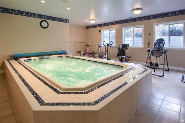 1653 E CRESCENT VIEW CIRCLE CIR, Sandy, UT 84092