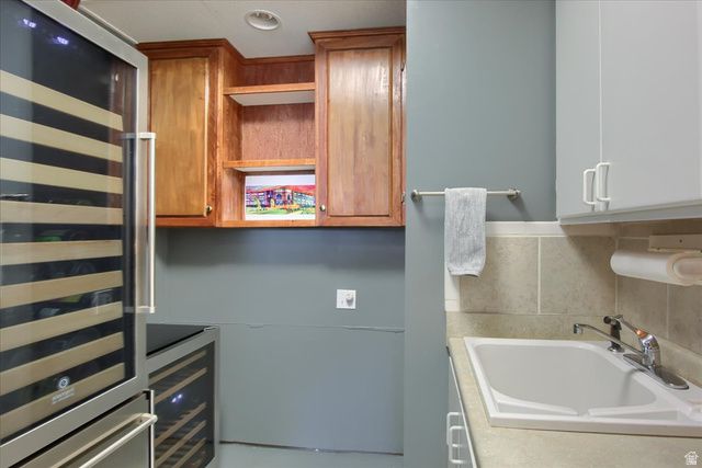 1653 E CRESCENT VIEW CIRCLE CIR, Sandy, UT 84092