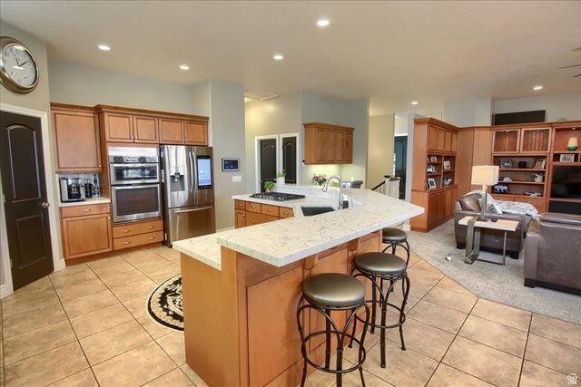 1653 E CRESCENT VIEW CIRCLE CIR, Sandy, UT 84092