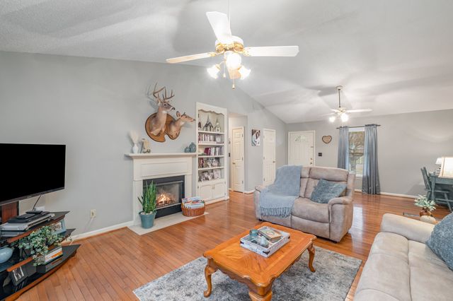 913 Bedford Pl, Columbia, TN 38401