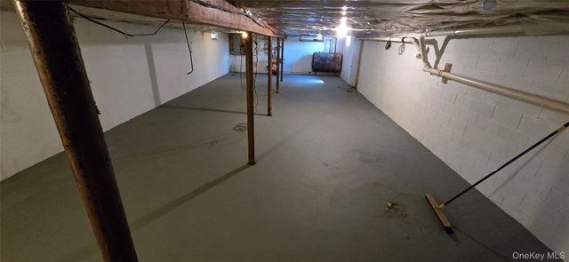 87 5th Avenue, Newburgh, NY 12550