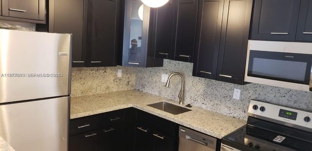 9709 Hammocks Boulevard 202, Miami, FL 33196