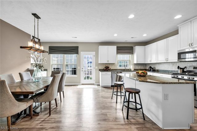 1383 Beach Avenue, Lakewood, OH 44107