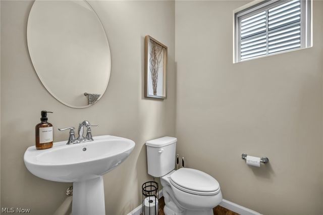 1383 Beach Avenue, Lakewood, OH 44107