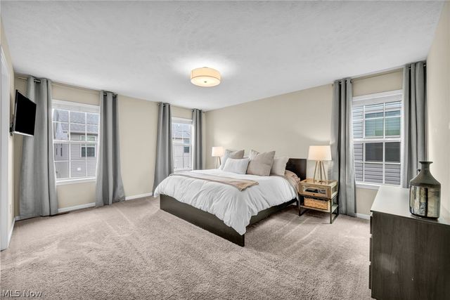 1383 Beach Avenue, Lakewood, OH 44107