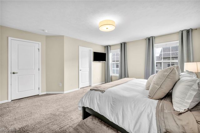 1383 Beach Avenue, Lakewood, OH 44107