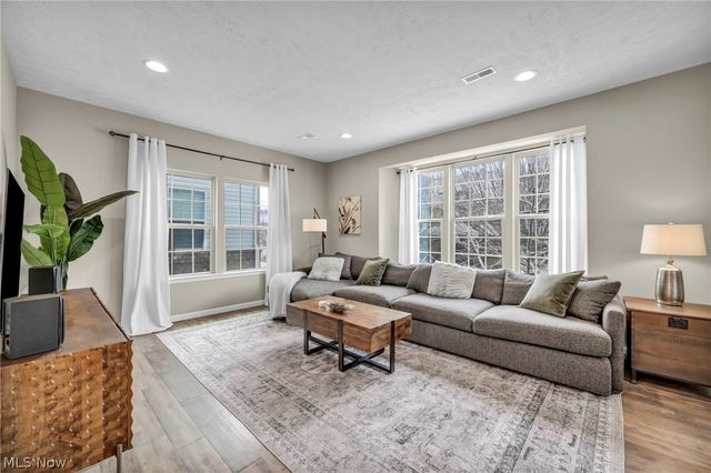 1383 Beach Avenue, Lakewood, OH 44107