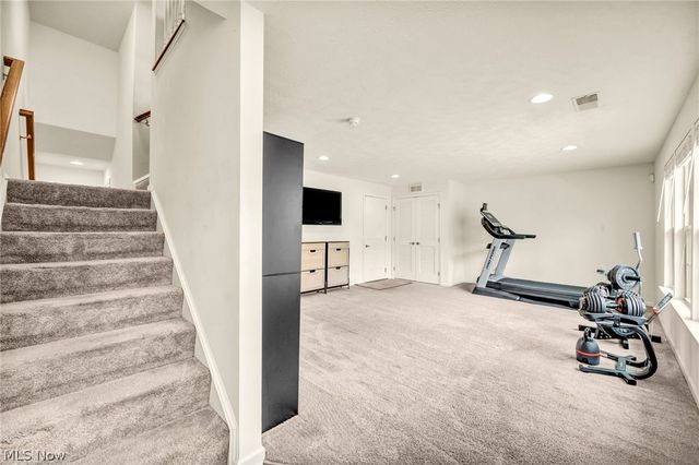 1383 Beach Avenue, Lakewood, OH 44107