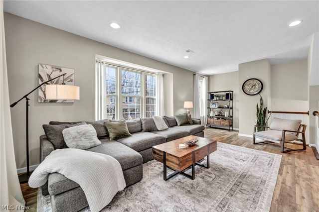 1383 Beach Avenue, Lakewood, OH 44107