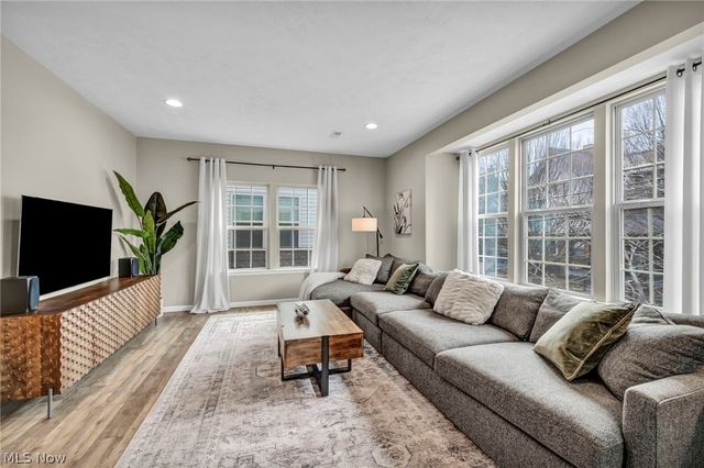 1383 Beach Avenue, Lakewood, OH 44107