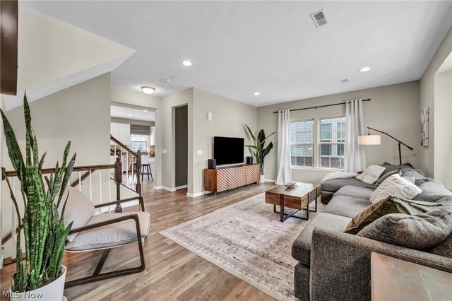 1383 Beach Avenue, Lakewood, OH 44107