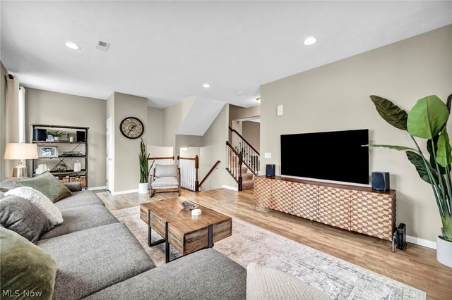 1383 Beach Avenue, Lakewood, OH 44107