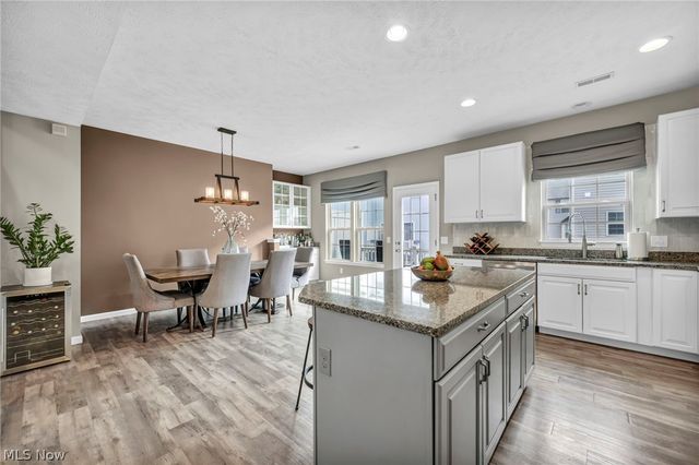 1383 Beach Avenue, Lakewood, OH 44107