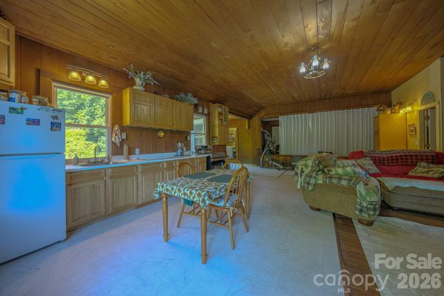 1712 Little Creek Road, Hot Springs, NC 28743