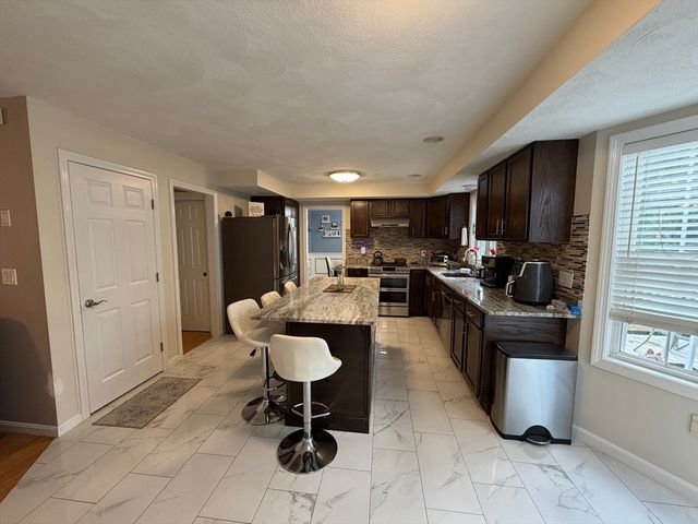 25 Winston Cir, Haverhill, MA 01830