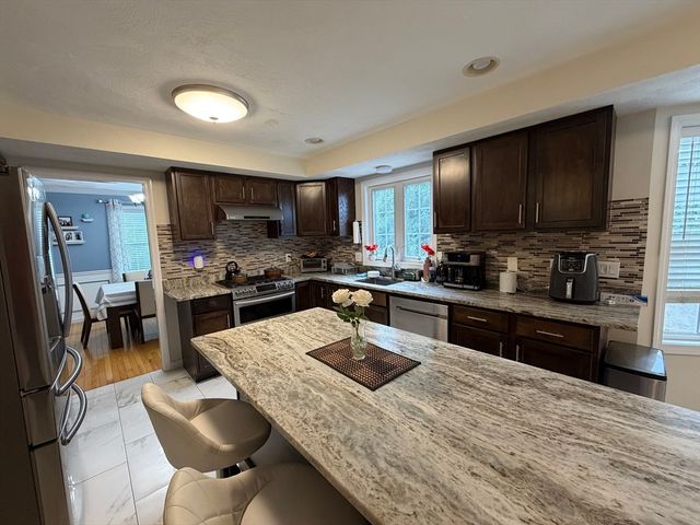 25 Winston Cir, Haverhill, MA 01830