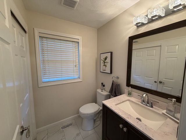 25 Winston Cir, Haverhill, MA 01830