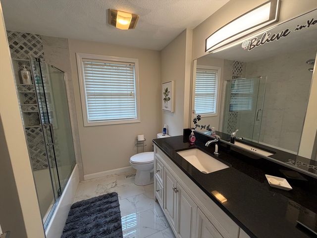 25 Winston Cir, Haverhill, MA 01830