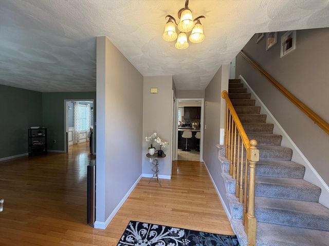 25 Winston Cir, Haverhill, MA 01830