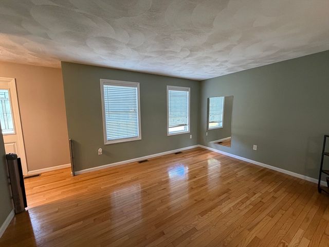 25 Winston Cir, Haverhill, MA 01830