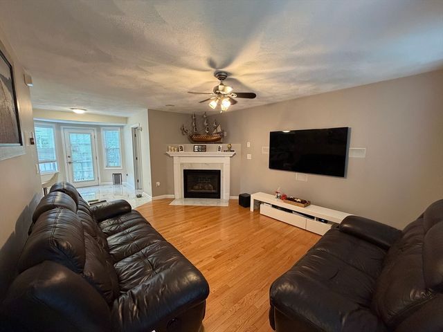 25 Winston Cir, Haverhill, MA 01830