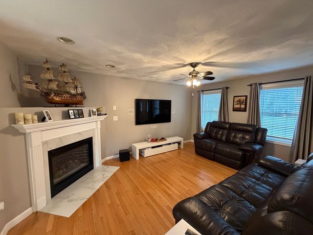 25 Winston Cir, Haverhill, MA 01830