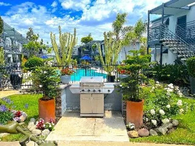 931 W 19th Street 10, Costa Mesa, CA 92627
