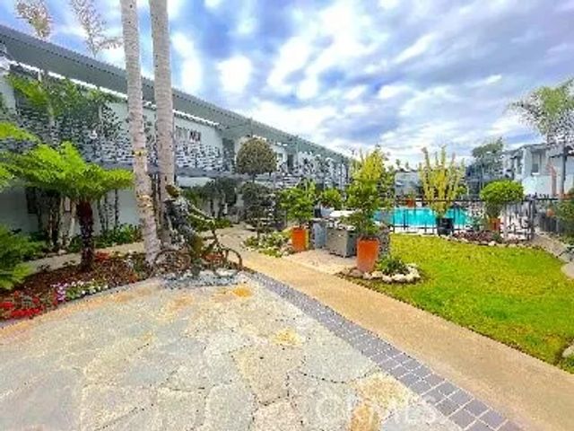 931 W 19th Street 10, Costa Mesa, CA 92627