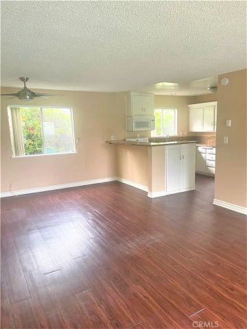 931 W 19th Street 10, Costa Mesa, CA 92627