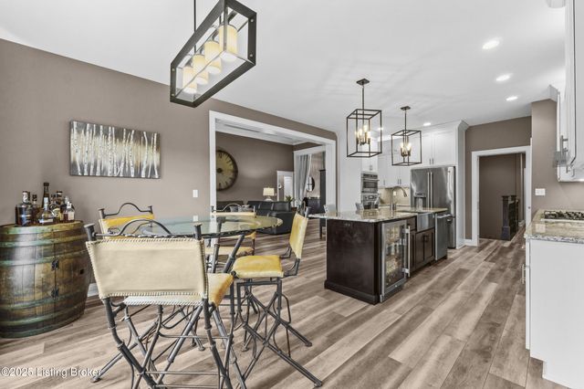 14837 Ava Brook Cir, Louisville, KY 40245