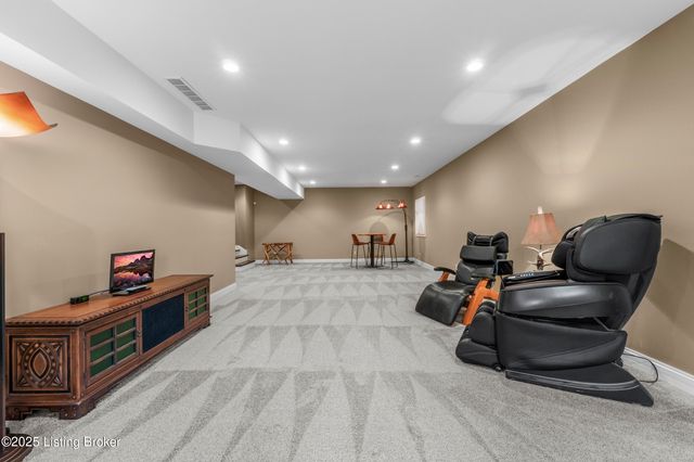 14837 Ava Brook Cir, Louisville, KY 40245