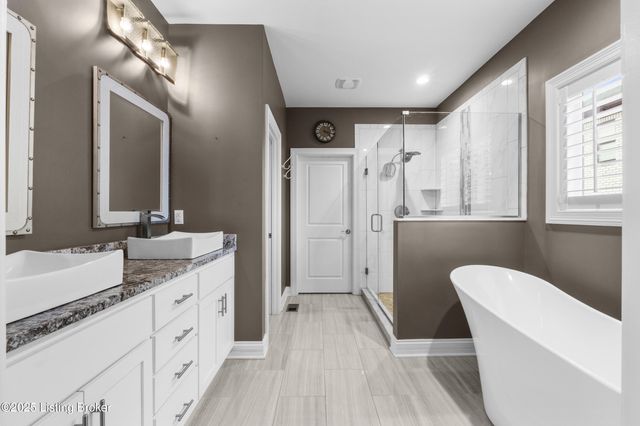 14837 Ava Brook Cir, Louisville, KY 40245