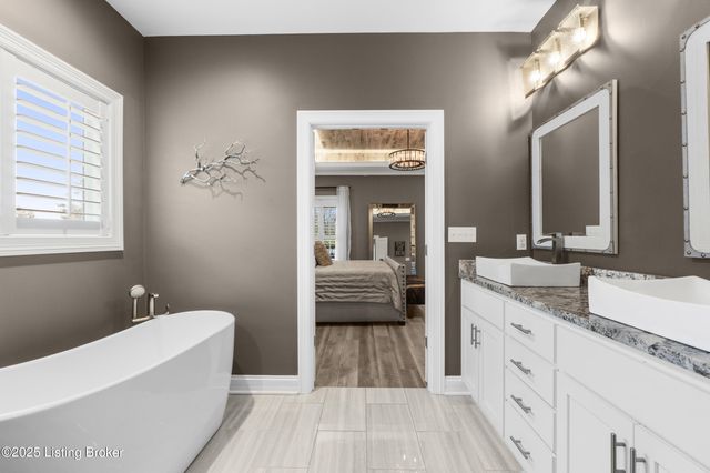 14837 Ava Brook Cir, Louisville, KY 40245