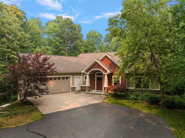 2066 Meek Drive Ne, Plainfield Twp, MI 49306
