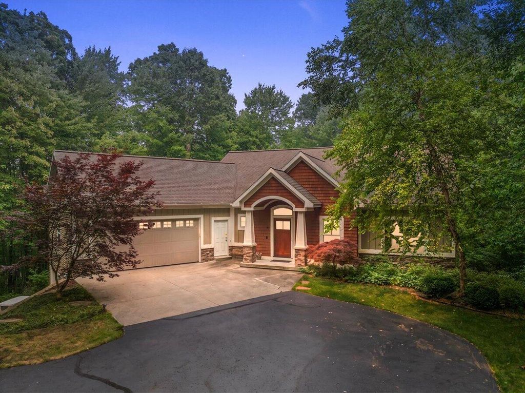 2066 Meek Drive Ne, Plainfield Twp, MI 49306