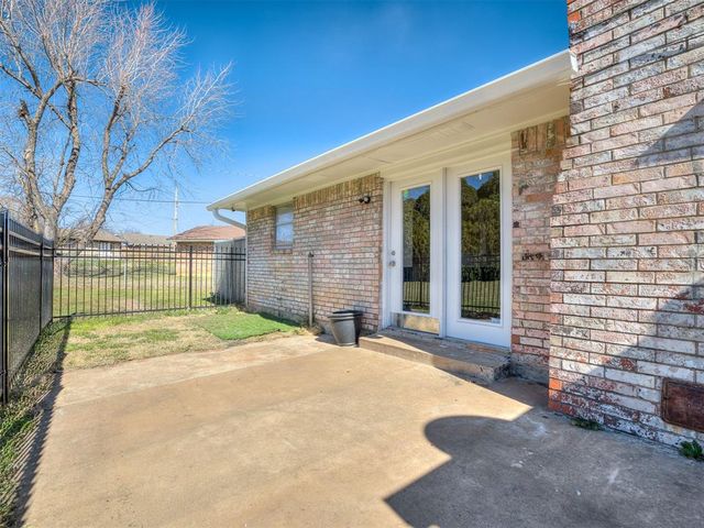 222 Shadybrook Place, Midwest City, OK 73110