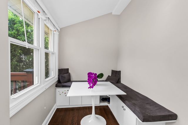 5654 W Cornelia Avenue, Chicago, IL 60634