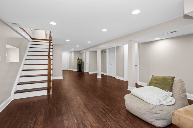 5654 W Cornelia Avenue, Chicago, IL 60634
