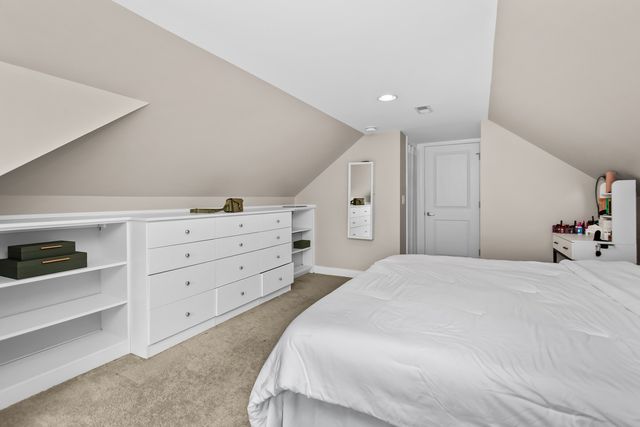 5654 W Cornelia Avenue, Chicago, IL 60634