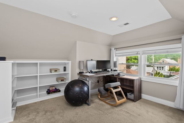 5654 W Cornelia Avenue, Chicago, IL 60634