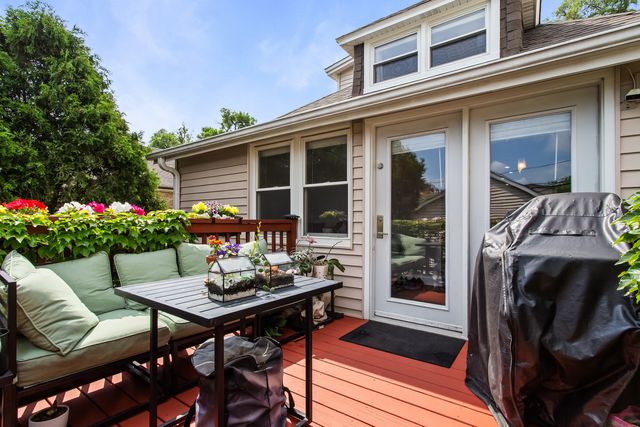 5654 W Cornelia Avenue, Chicago, IL 60634