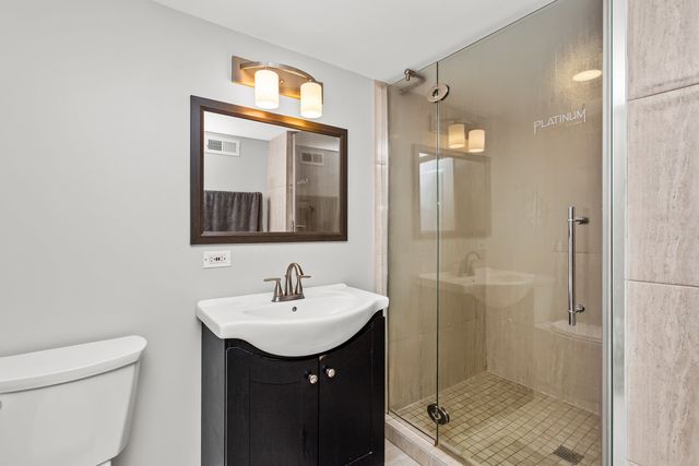 5654 W Cornelia Avenue, Chicago, IL 60634